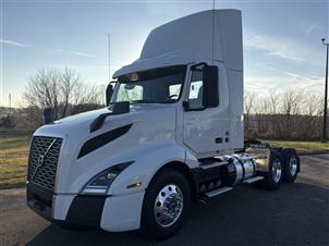 2023 Volvo VNL64T300