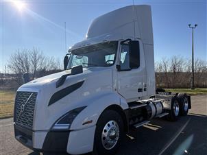 2022 Volvo VNL64T300