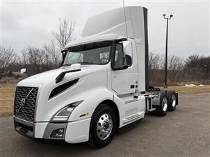 2025 Volvo VNL64T300