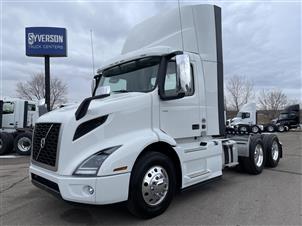 2025 Volvo VNR64T300