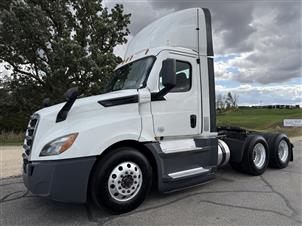 2020 Freightliner CA126